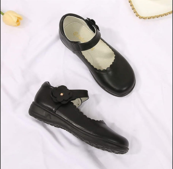 Girls black shoes