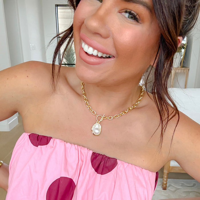 Dainty gold layered necklace with pearl pendant, trendy statement accessory for wholesale jewelry for women’s boutiques, boutique wholesale jewelry, waterproof necklaces that are hypoallergenic and tarnish free