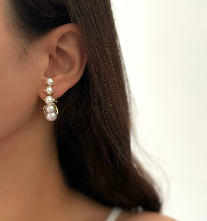 Gold hoop earrings minimalist style,
Silver stud earrings everyday wear,
Pearl drop earrings elegant outfit,
Gemstone huggie earrings vibrant look,
Dainty chain earrings modern chic,
Boho tassel earrings festival vibe,
Crystal dangle earrings evening style,
Rose gold mini hoops soft shine,
Textured stud earrings boutique appeal,
Colorful beaded earrings artisan touch,
Statement earrings bold trendy fashion,
Wholesale earrings for boutiques selection