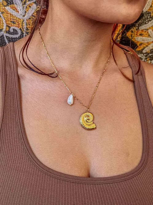 Viola Shell Necklace